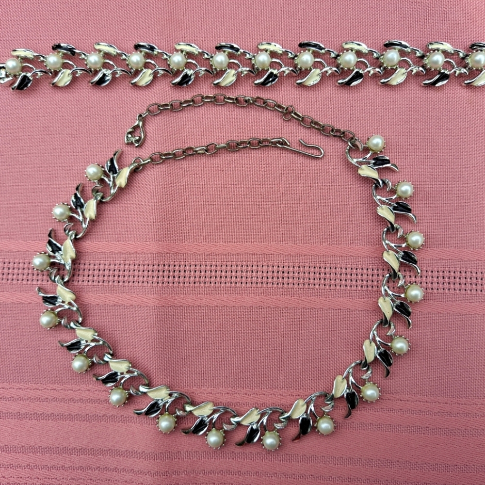 Vintage Mid-century Silvertone Enamel & Faux Pearl bracelet & necklace set